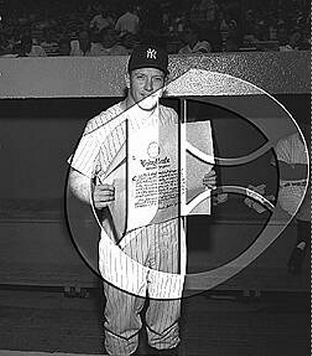 Mickey Mantle displays Sporting News Award56N0286